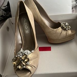 Beautiful Aldo’s shoes, use them ones for my wedding, in great shape,